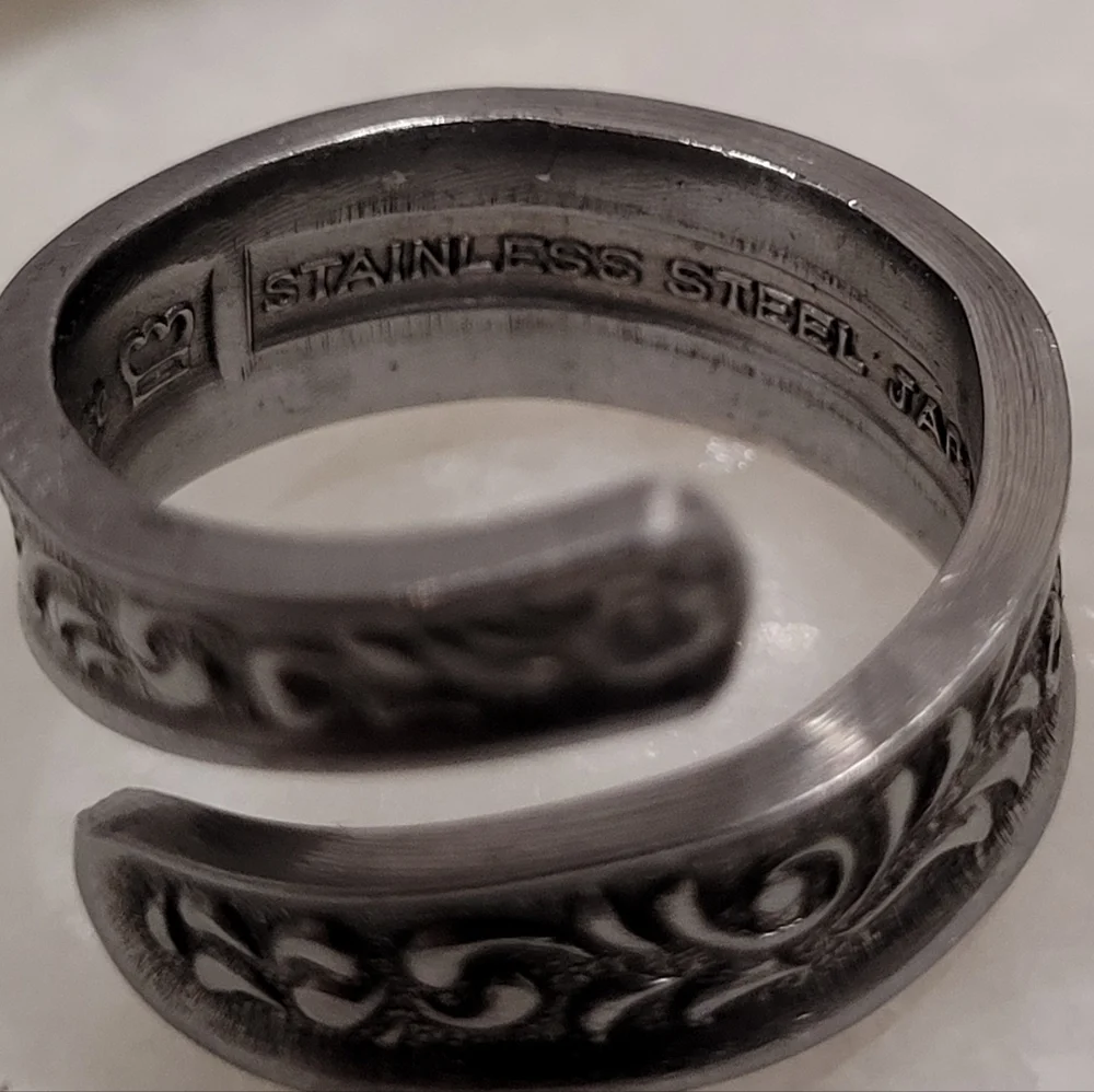 Mid Century Modern 'Levco LV1 Japanese' spiral stainless steel ring - Picture 6 of 7